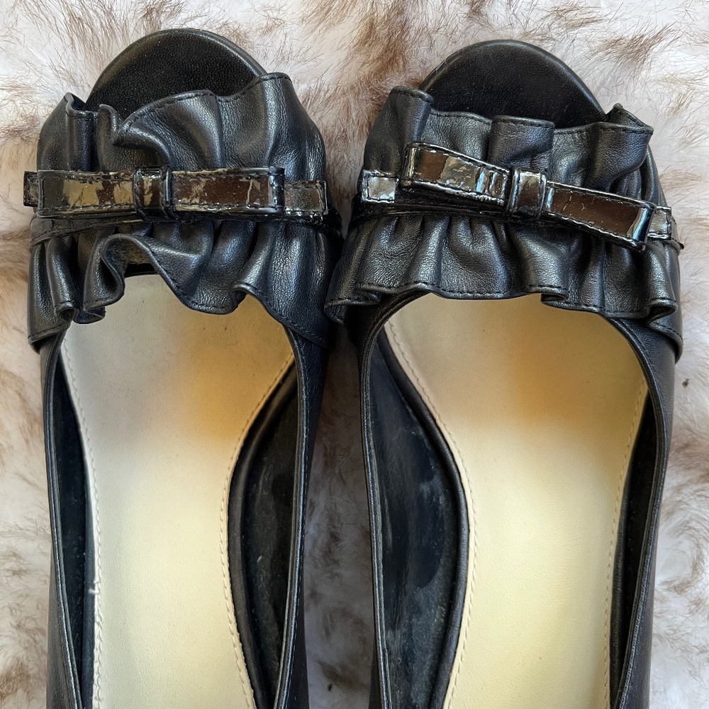 Black Leather Open Toe Ruffle Pumps (38)